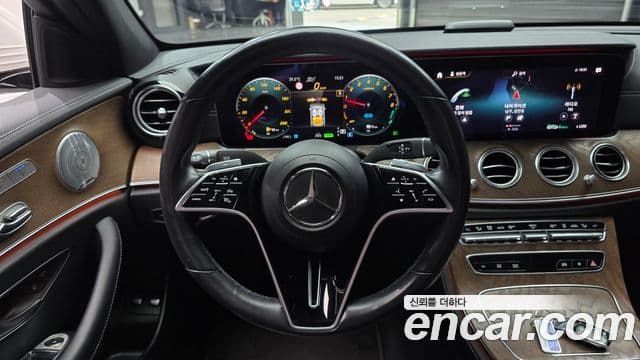 Mercedes-Benz E-Class 2021 — Фото 13/20
