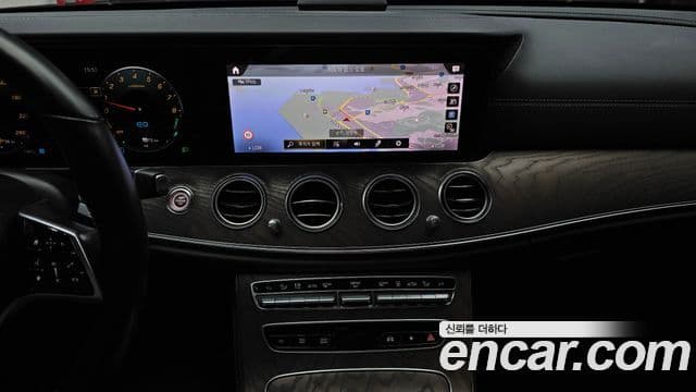 Mercedes-Benz E-Class 2021 — Фото 15/20