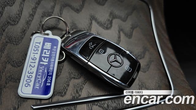 Mercedes-Benz E-Class 2021 — Фото 17/20