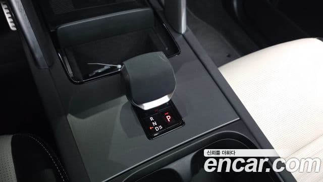 Land Rover Discovery Sport 2025 — Фото 9/20