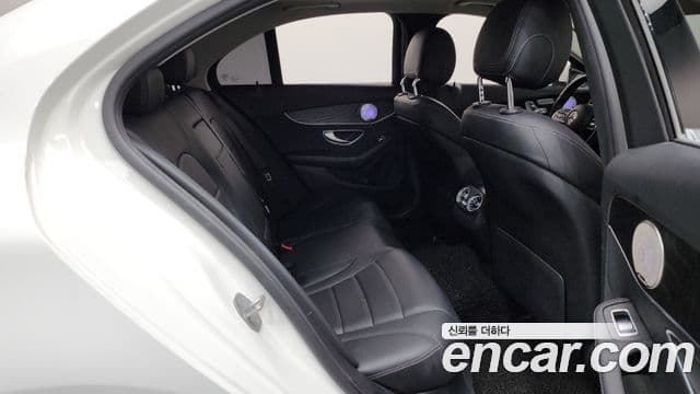 Mercedes-Benz C-Class 2019 — Фото 12/20