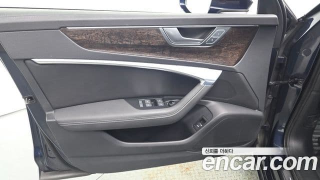 Audi A6 2021 — ფოტო 18/34