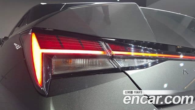 Hyundai The New Avante Hybrid 2022 — Photo 6/36