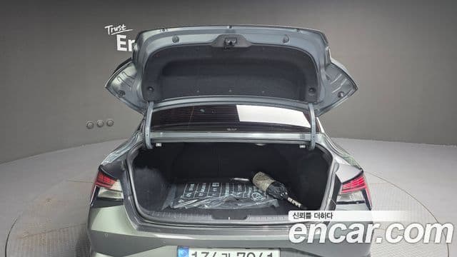 Hyundai The New Avante Hybrid 2022 — Photo 15/36