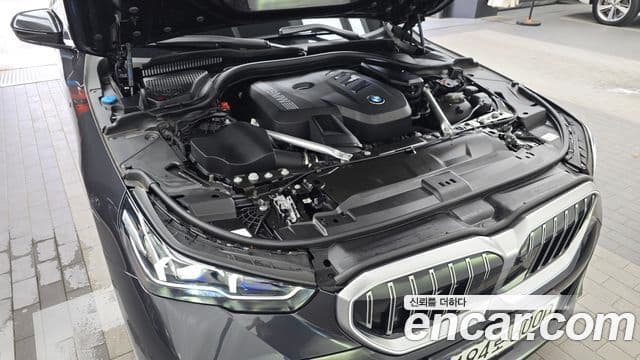 BMW 5 Series 2024 — ფოტო 6/20