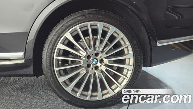BMW X7 2022 — Photo 32/35