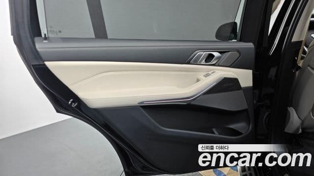 BMW X7 2022 — Photo 21/35