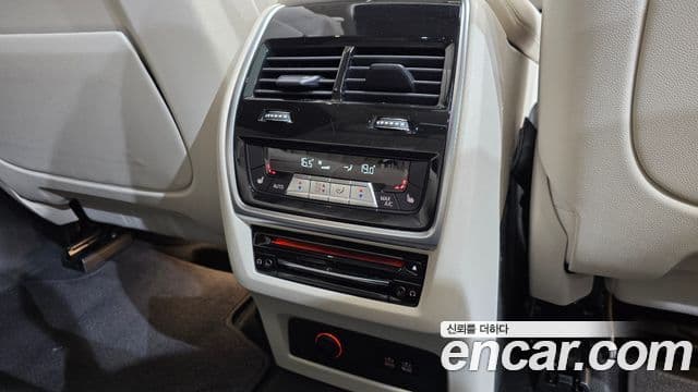 BMW X7 2022 — Photo 16/35