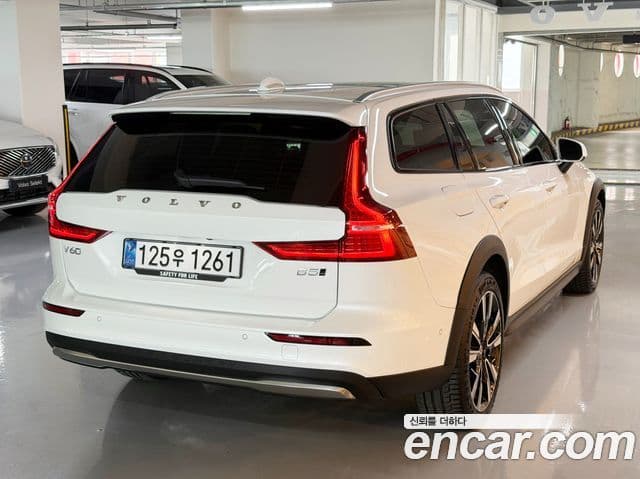 Volvo V60 Cross Country 2025 — Фото 1/19