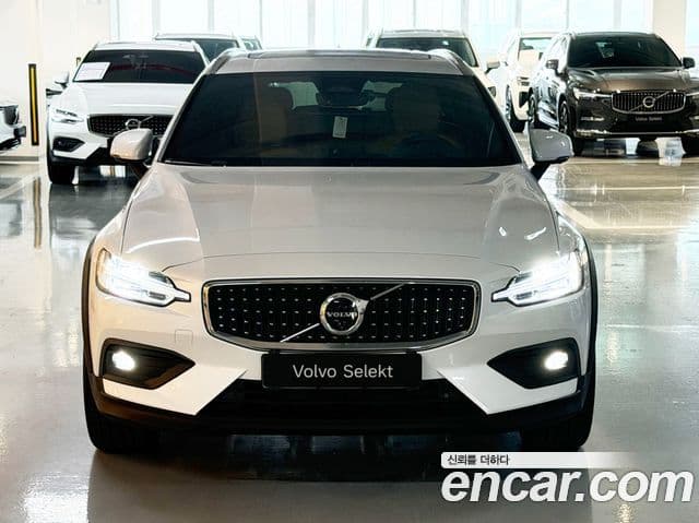 Volvo V60 Cross Country 2025 — Фото 2/19