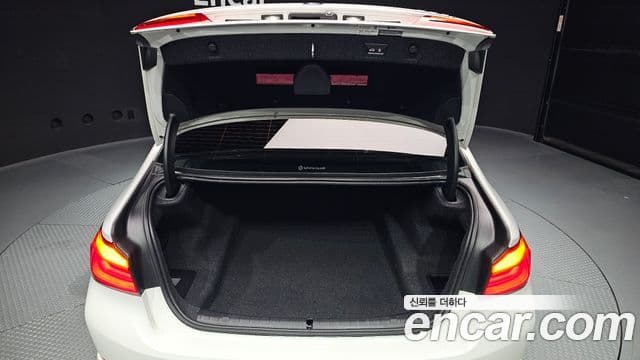 BMW 5 Series 2020 — фото 19 из 20