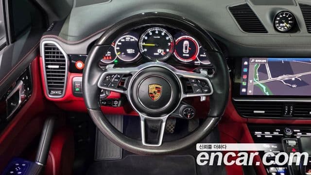 Porsche Cayenne 2022 — ფოტო 13/20