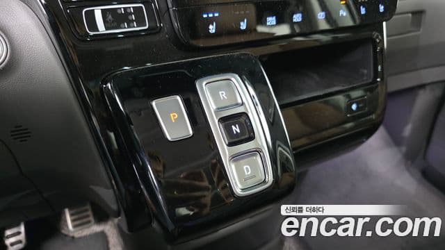 Hyundai Staria 2025 — ფოტო 9/20
