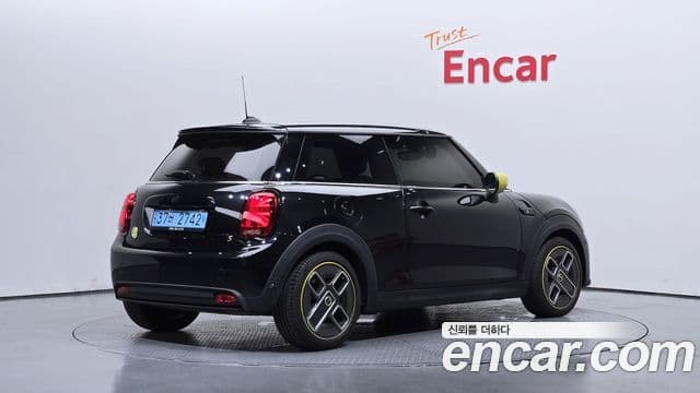 Mini Cooper Electric 2023 — ფოტო 1/20