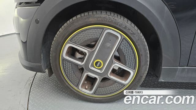 Mini Cooper Electric 2023 — ფოტო 7/20
