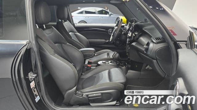Mini Cooper Electric 2023 — ფოტო 15/20