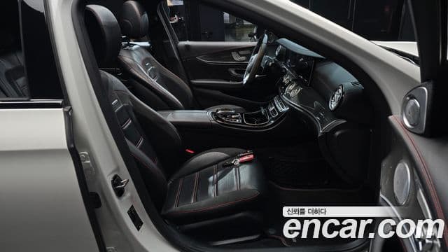 Mercedes-Benz E-Class 2019 — Photo 29/35