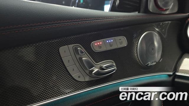 Mercedes-Benz E-Class 2019 — Photo 25/35