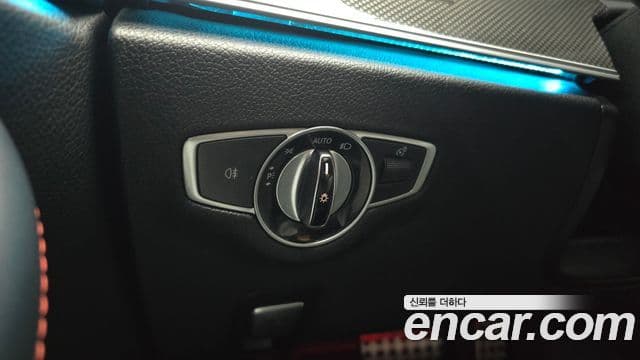 Mercedes-Benz E-Class 2019 — Photo 22/35