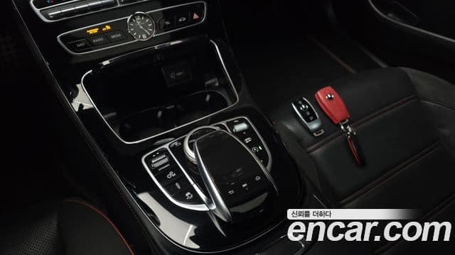Mercedes-Benz E-Class 2019 — Photo 10/35