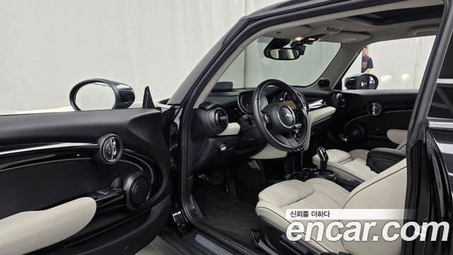 Mini Cooper S 2022 — ფოტო 8/20