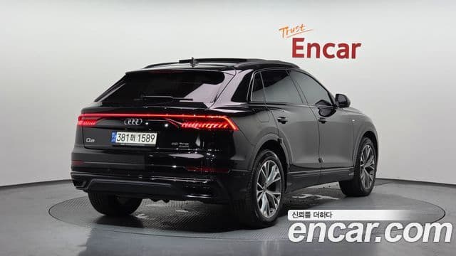 Audi Q7 2022 — ფოტო 2/20