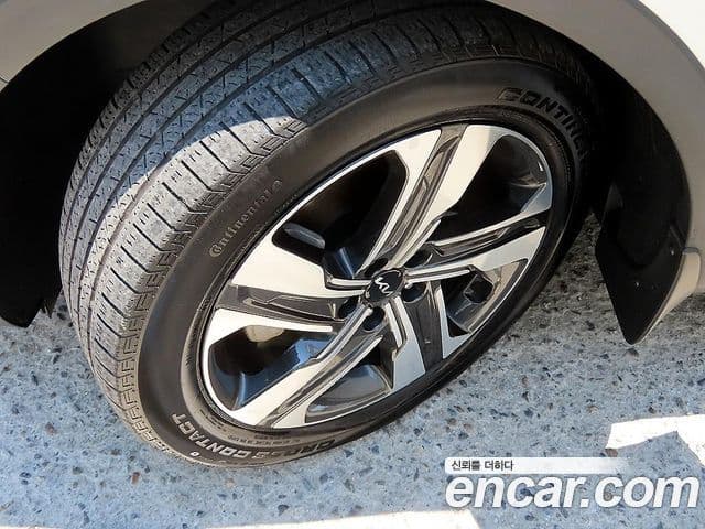 Kia Sorento 2023 — ფოტო 19/20