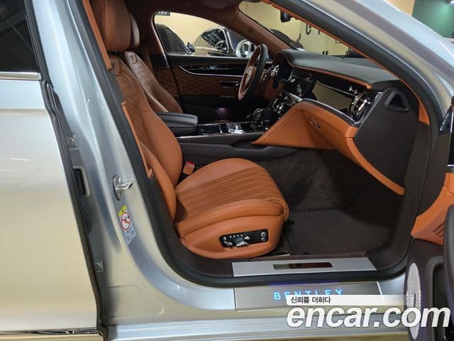 Bentley Flying Spur 2021 — Photo 1/20