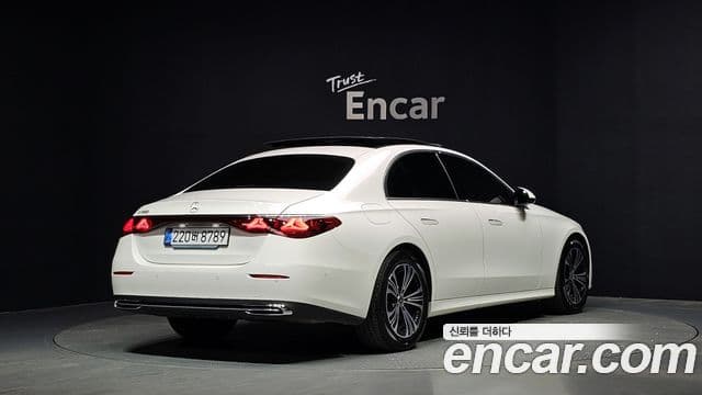 Mercedes-Benz E-Class 2025 — Photo 13/20
