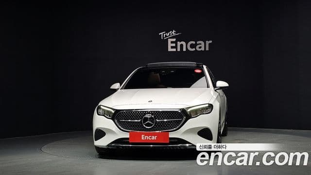 Mercedes-Benz E-Class 2025 — Photo 14/20