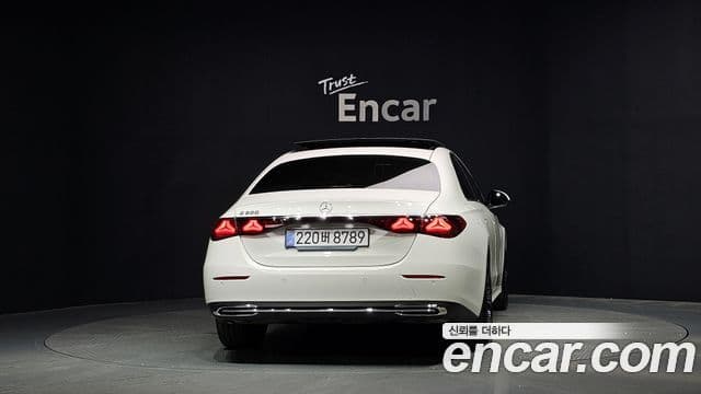 Mercedes-Benz E-Class 2025 — Photo 6/20
