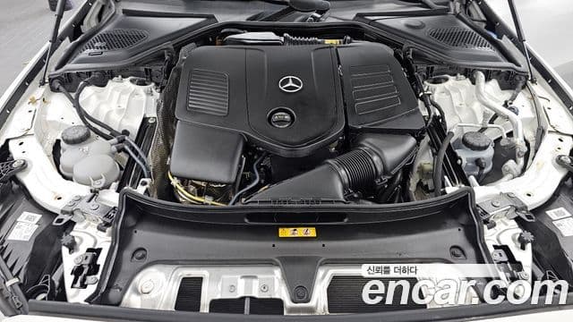 Mercedes-Benz E-Class 2025 — Photo 4/20