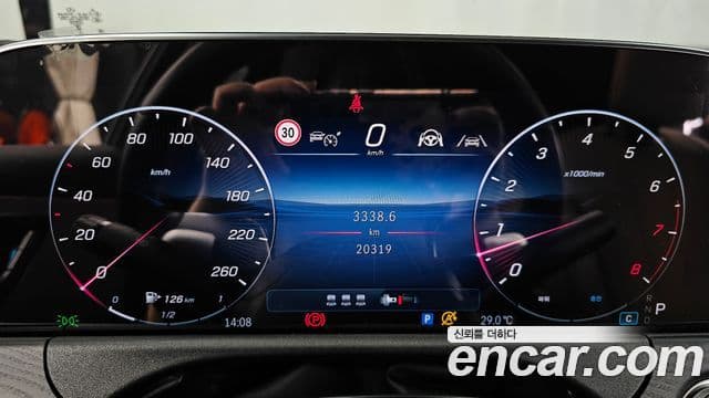 Mercedes-Benz E-Class 2025 — Photo 8/20