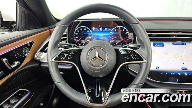 Mercedes-Benz E-Class 2025 — Photo 18/20