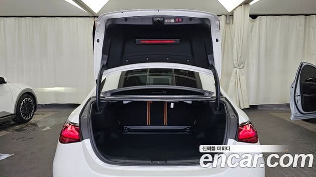 Mercedes-Benz E-Class 2025 — Photo 5/20