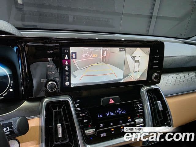 Kia Sorento 2023 — ფოტო 17/20
