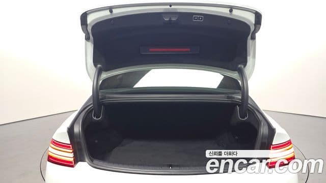 Genesis Electrified G80 2021 — ფოტო 17/20