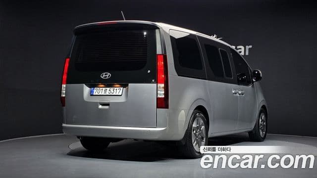 Hyundai Staria 2025 — Фото 2/20