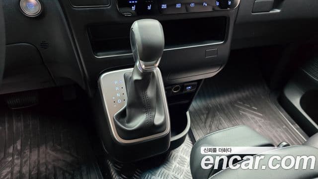 Hyundai Staria 2025 — Фото 9/20