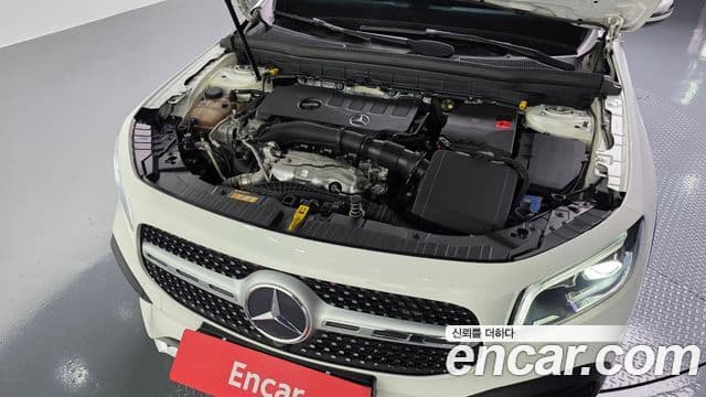 Mercedes-Benz GLB-Class 2021 — ფოტო 6/20