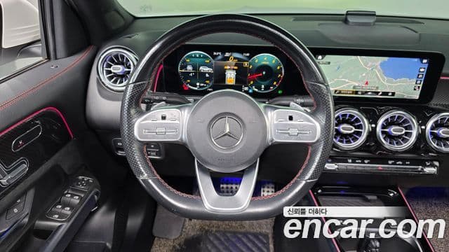 Mercedes-Benz GLB-Class 2021 — ფოტო 13/20