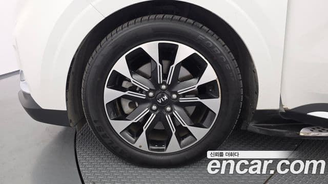Kia Carnival 2021 — ფოტო 5/20