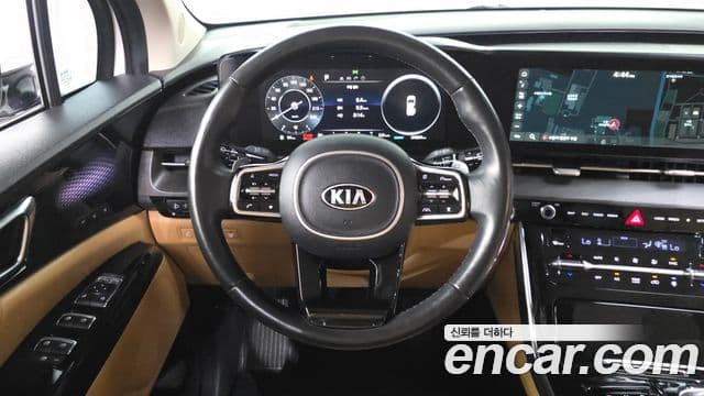 Kia Carnival 2021 — ფოტო 13/20