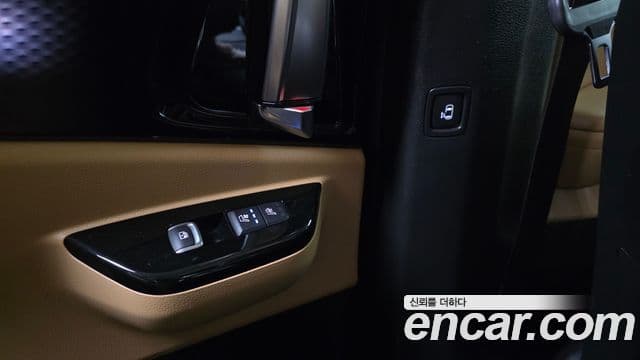 Kia Carnival 2021 — ფოტო 19/20