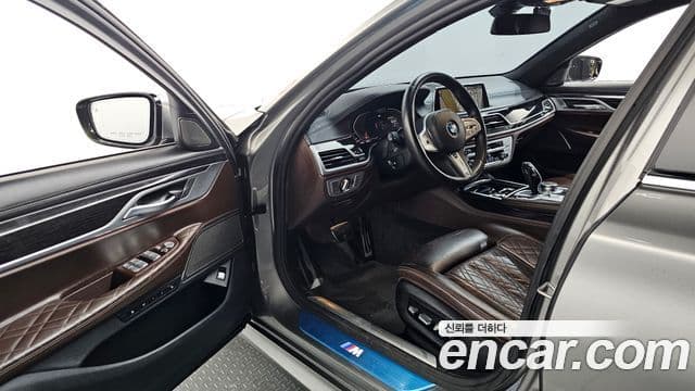 BMW 7 Series 2021 — фото 10 из 20