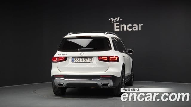 Mercedes-Benz GLB-Class 2022 — ფოტო 4/20