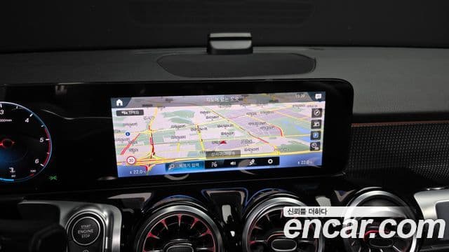 Mercedes-Benz GLB-Class 2022 — ფოტო 15/20