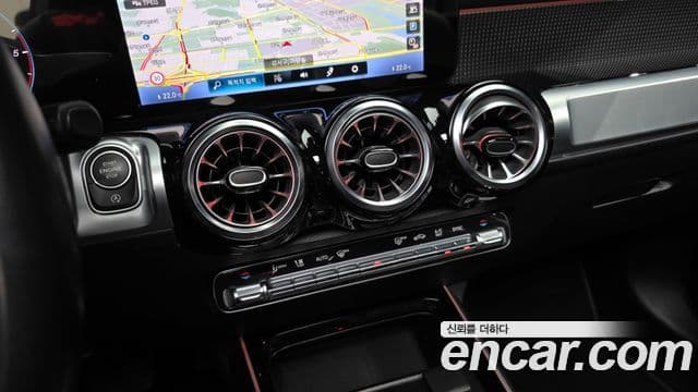 Mercedes-Benz GLB-Class 2022 — ფოტო 17/20