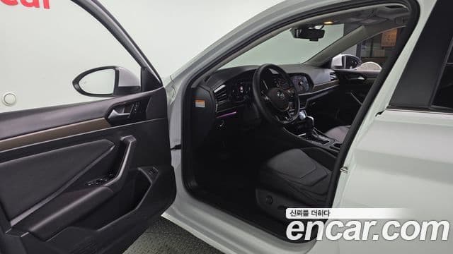 Volkswagen Jetta 2021 — Şəkil 10/20