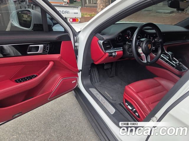 Porsche Panamera 2018 — Şəkil 8/12